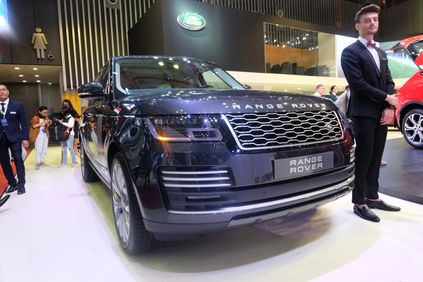 xe range rover 2018 trien lam o to viet nam 2018 1