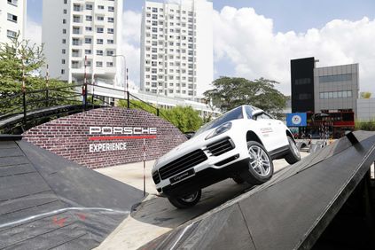 xe sang porsche cayenne offroad sai gon 2