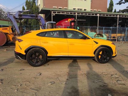 sieu xe lamborghini urus mau vang thu 3