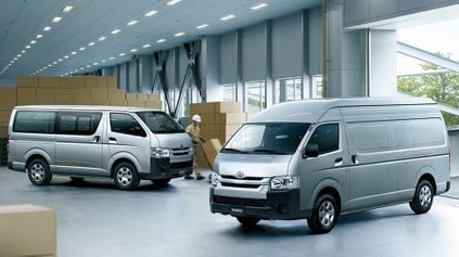 danh gia xe toyota hiace 2018 giaxeoto247vn