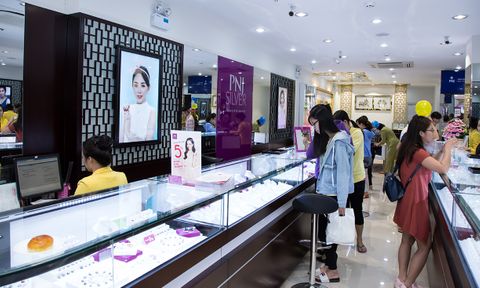 Sức mua suy giảm, PNJ lãi hơn 550 tỷ đồng sau 2 tháng