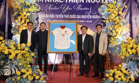 Sôi nổi đêm đấu giá từ thiện áo đấu của tuyền thủ Hoàng Đức tại xứ Nghệ
