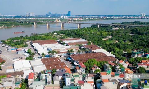 Hà Nội: Loạt nhà xưởng, sân bóng, bãi tập xe 