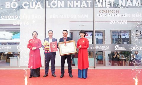 Bộ cửa lùa bằng nhôm AseanWindow được xác nhận kỷ lục là bộ cửa lớn nhất Việt Nam