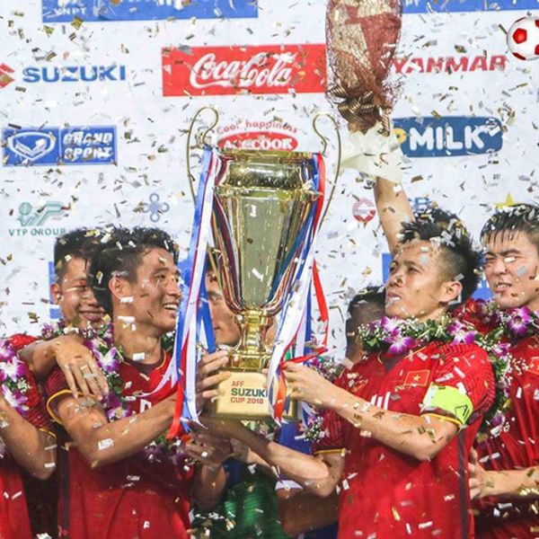 Ảnh chế đội tuyển Việt Nam vô địch AFF Cup 2018 khiến dân mạng phấn khích