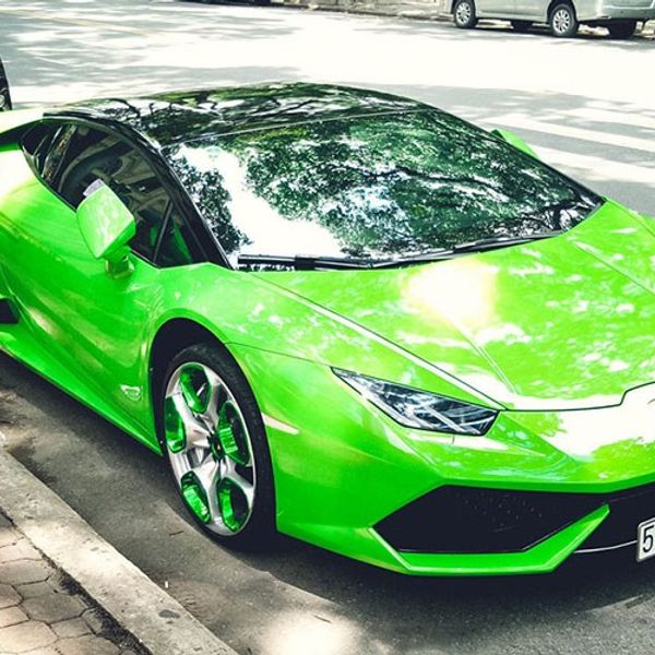 Lamborghini Huracan xanh nõn chuối giá hơn 20 tỷ tại Sài Gòn