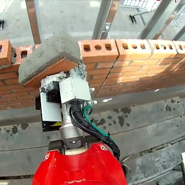 Clip: Cận cảnh robot chỉ mất 3 tuần để xây dựng một ngôi nhà