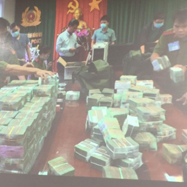 500 cảnh sát vây bắt đường dây làm giả hàng trăm triệu lít xăng