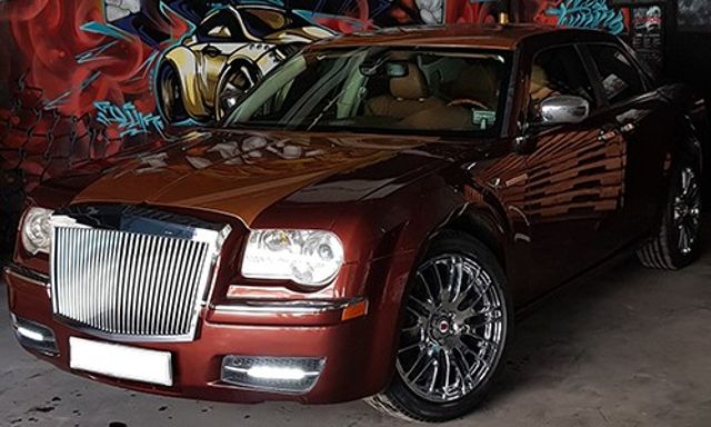 Thợ Việt hô biến Chrysler cục mịch thành Rolls-Royce Phantom siêu sang