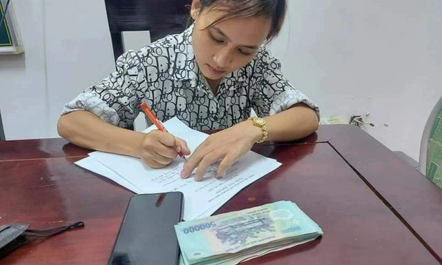 Tiền vay ngân hàng tự dưng 