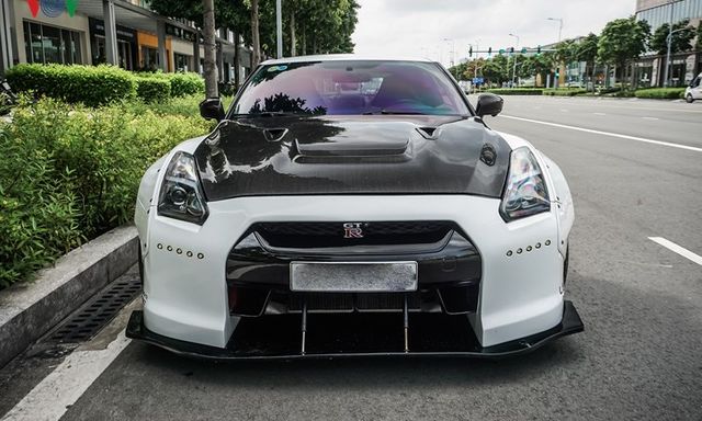 Nissan GT-R độ Liberty Walk xuất hiện trên phố Sài Gòn