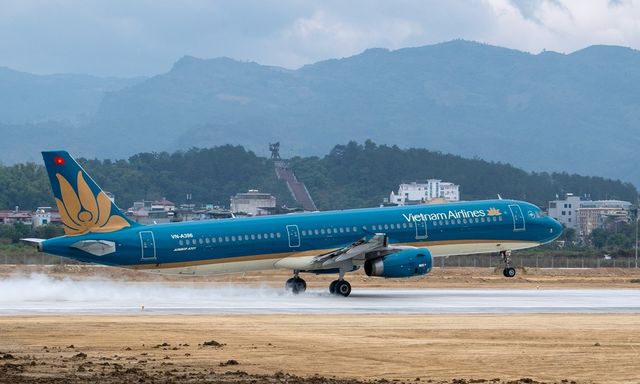 Phỏng đoán nguyên nhân máy bay của Vietnam Airlines bị móp đầu do mưa đá