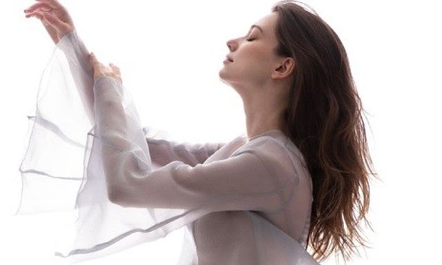 Mỹ nhân Đông Âu là hình mẫu "99% phụ nữ ao ước", khi mang bầu vẫn đẹp hơn người
