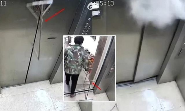 Người phụ nữ cố chặn cửa bằng khung sắt khiến thang máy phát nổ