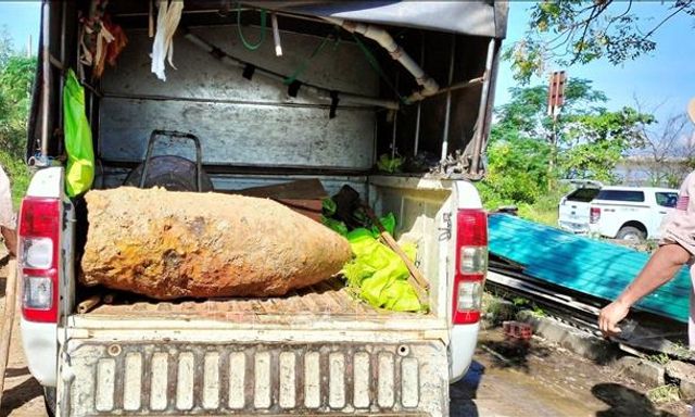 Quảng Bình: Xử lý bom khủng nặng 340kg dưới móng nhà dân