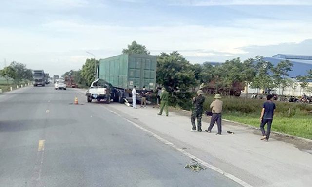 Nghệ An: Xe bán tải gặp tai nạn, 6 người thương vong