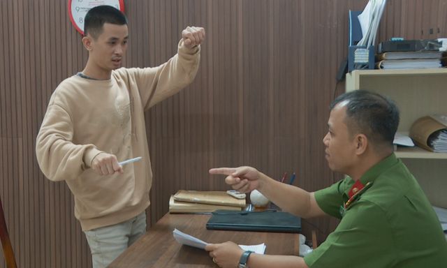 Mâu thuẫn trong quán karaoke, người đàn ông bị đâm trọng thương