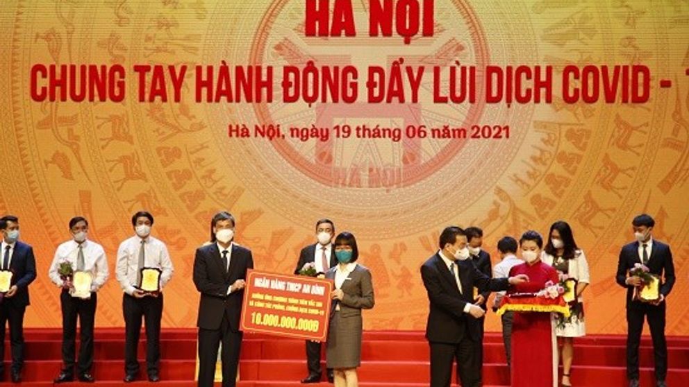 Geleximco và ABBANK trao 20 tỷ đồng đóng góp cho Quỹ vaccine phòng Covid-19