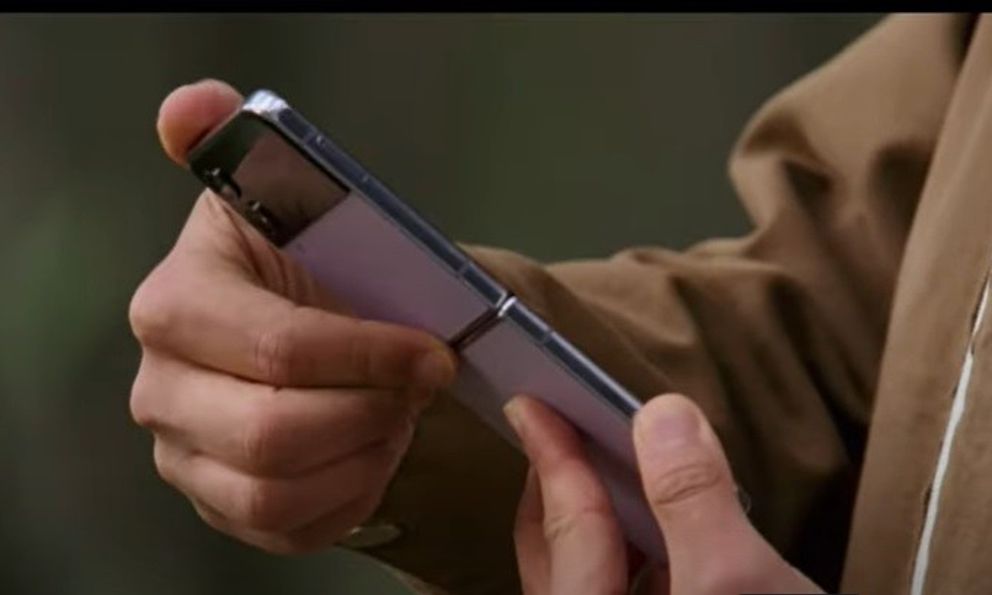 Samsung 'nhá hàng' Galaxy Z Flip5 trong video mới