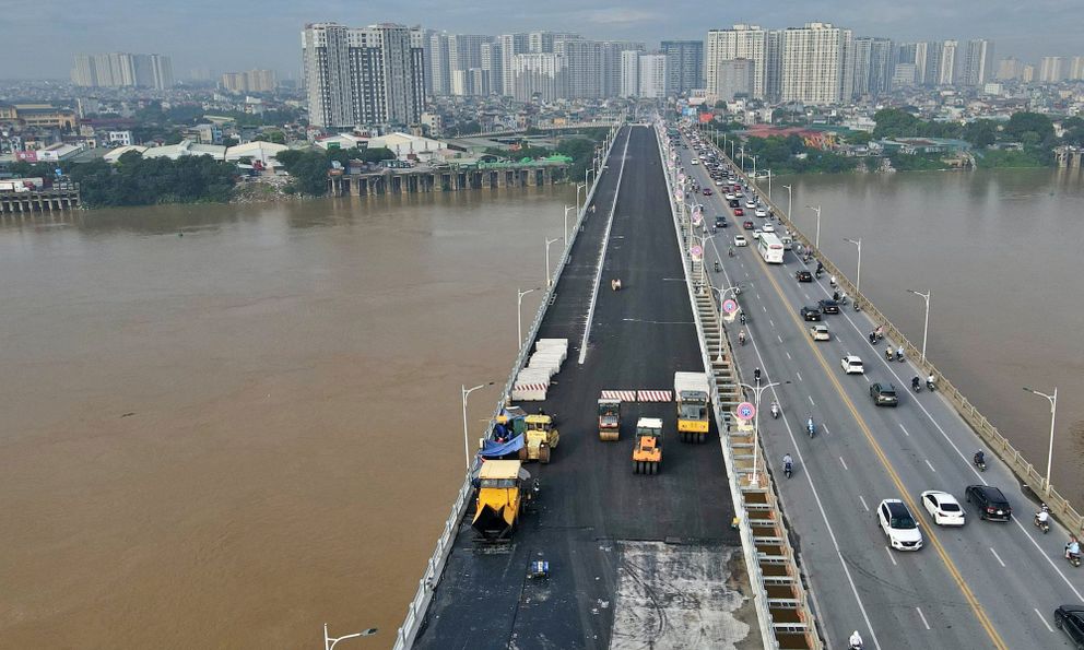 Chốt thời gian khánh thành cầu Vĩnh Tuy giai đoạn 2; Biển số đẹp chờ đấu giá lưu thông tại Hải Phòng là giả