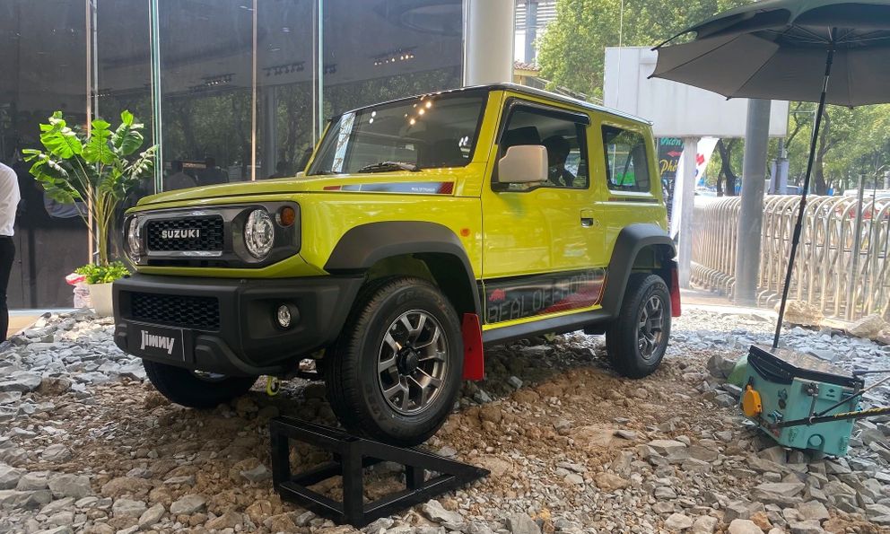 Suzuki Jimny 2024 ra mắt thị trường Việt sau nhiều lần trì hoãn, giá chưa đến 800 triệu đồng