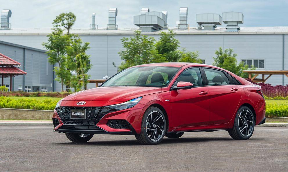 Hyundai Elantra xả hàng tồn, rẻ hơn cả Accent mới