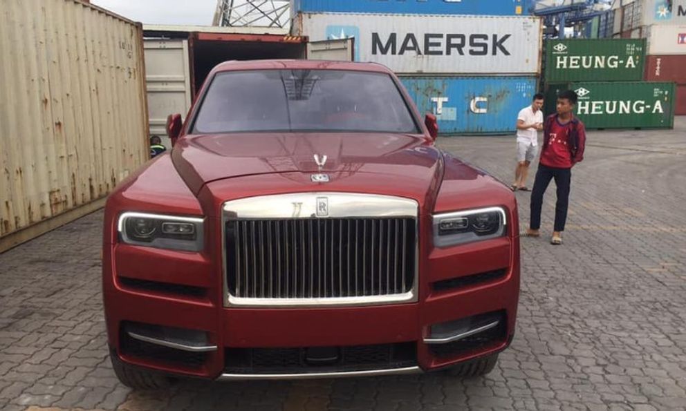 Siêu phẩm Rolls-Royce Cullinan màu sơn đỏ tuyệt đẹp “nhập tịch” Việt Nam