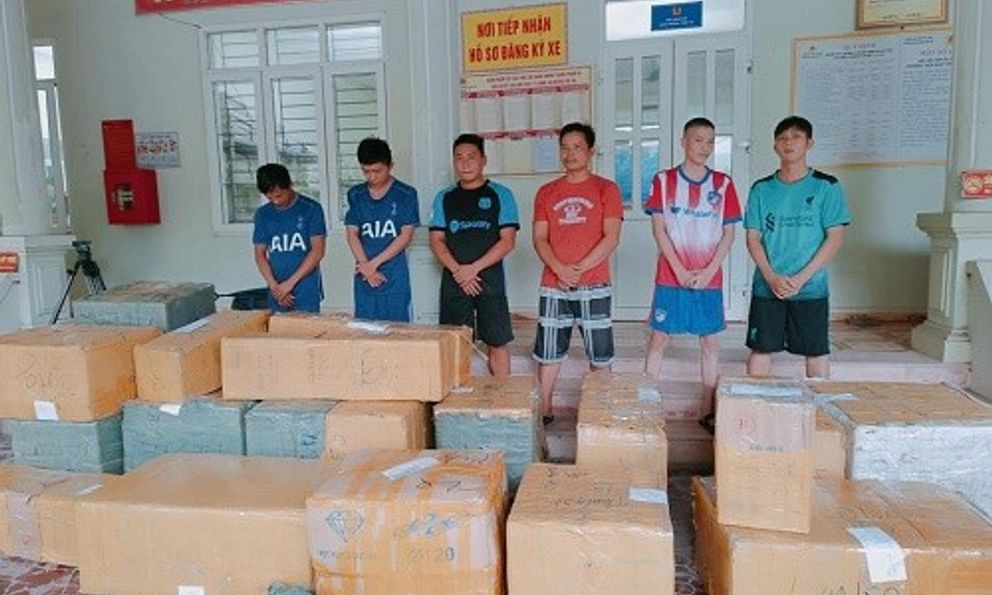 Bắt nhóm 5 đối tượng buôn bán, tàng trữ hơn 3,2 tấn pháo