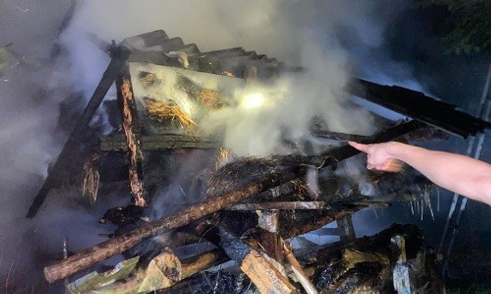 Ghen tuông, gã đàn ông đốt chuồng bò nhà người tình hơn 15 tuổi