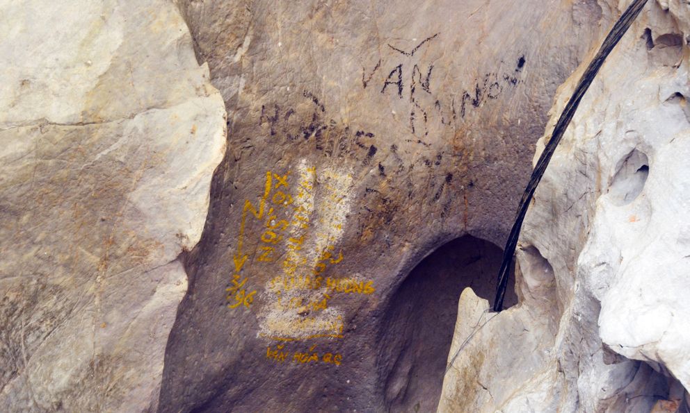 Nghệ An: Di tích lịch sử văn hóa - danh lam thắng cảnh cấp Quốc gia chi chít hình viết vẽ bậy