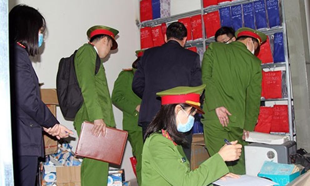 Nghệ An: Bắt Phó giám đốc cùng 2 thuộc cấp Trung tâm đăng kiểm 37-09D