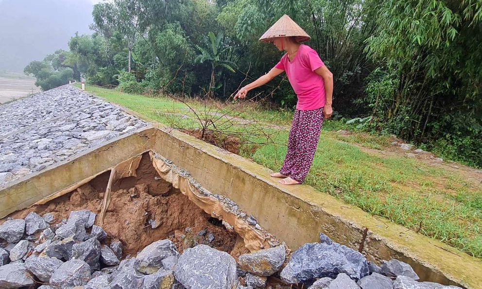 Kè 73 tỷ đồng thi công dang dở đã hư hỏng, dân lo lắng vì sạt lở đe dọa