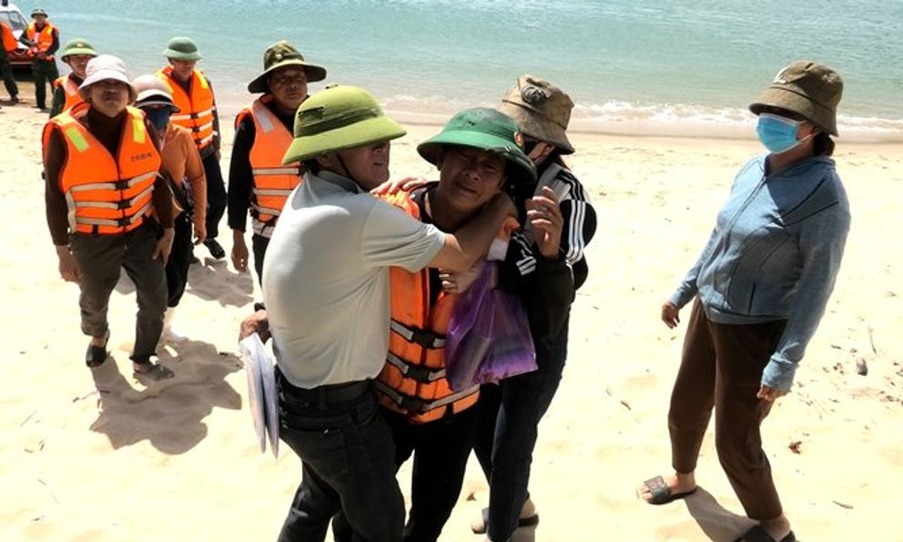 Quảng Bình tiếp nhận 4 người bị chìm ngoài khơi quần đảo Hoàng Sa