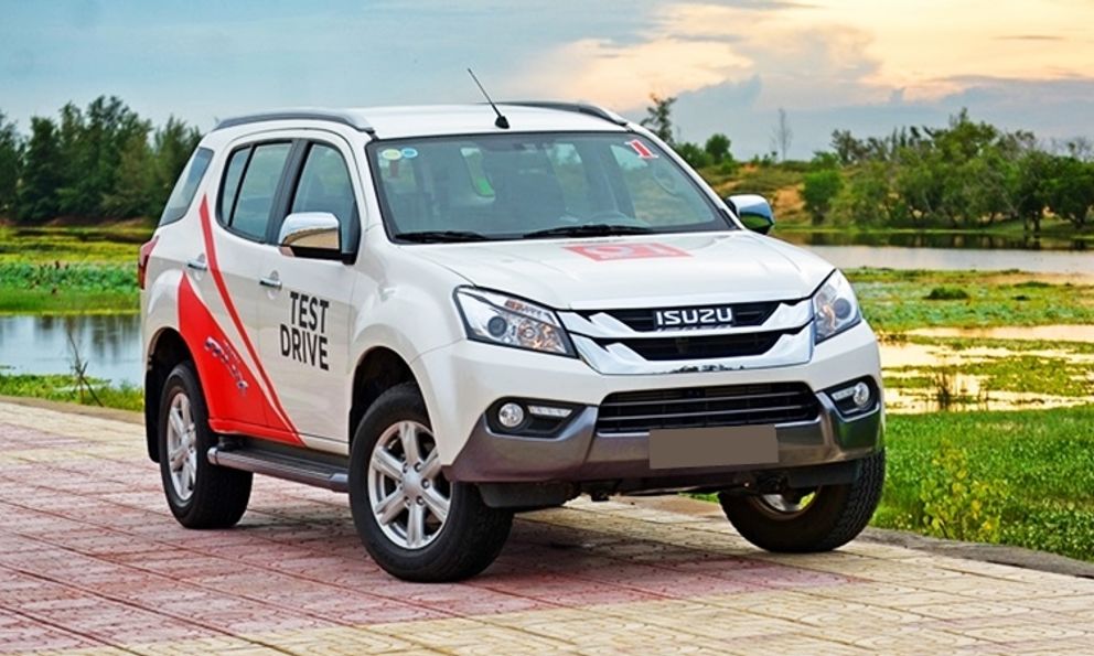 Isuzu mu-X đời 2016 giảm khủng trăm triệu, giá từ 785 triệu đồng có đáng mua?