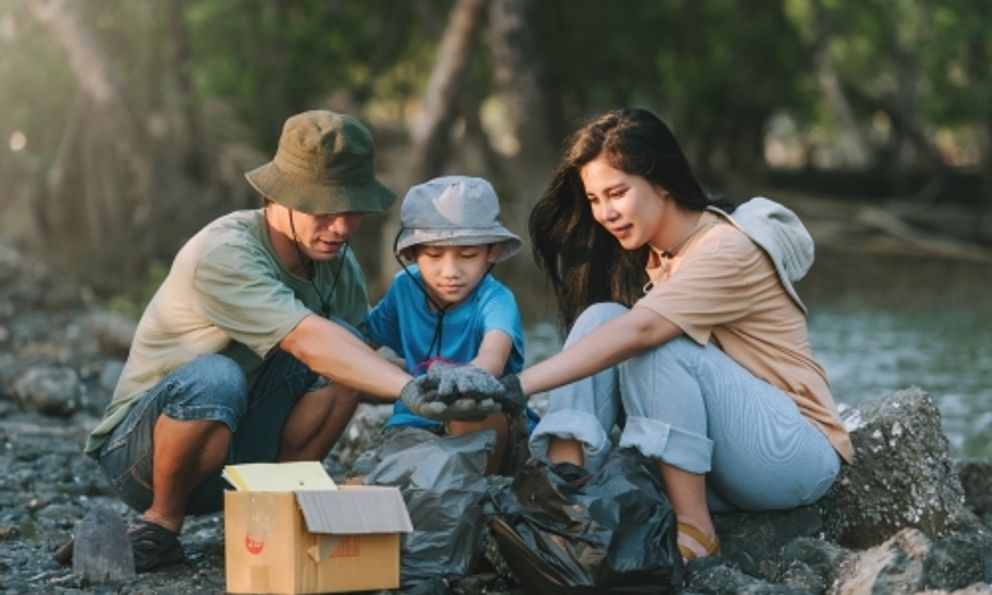 Giáo dục tài chính như thế nào để con trẻ biết cách “cho đi”