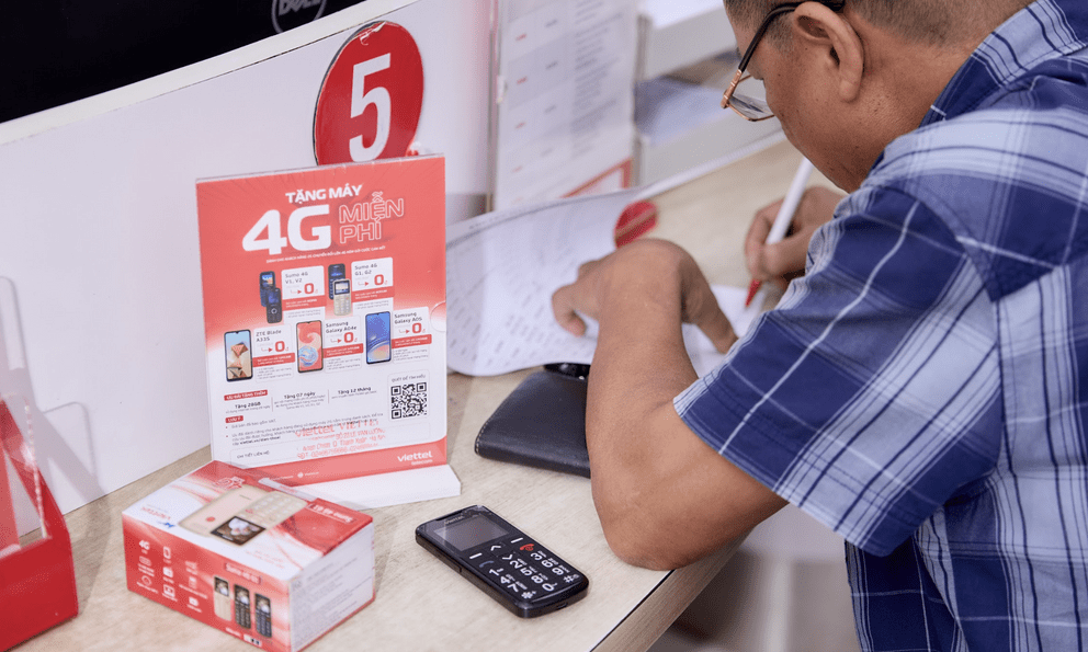 Từ 2G đến 4G: Mở cánh cửa kết nối mới hàng triệu người cao tuổi Việt Nam