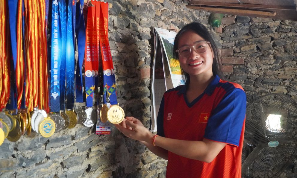 'Cô gái vàng' môn lặn SEA Games 32 muốn dành tiền thưởng xây nhà cho bố mẹ