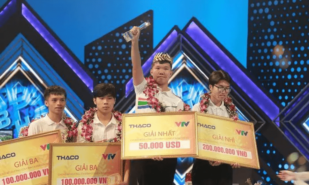 Thanh Hóa: Biển người 'vỡ òa' mừng chiến thắng của nhà vô địch Olympia