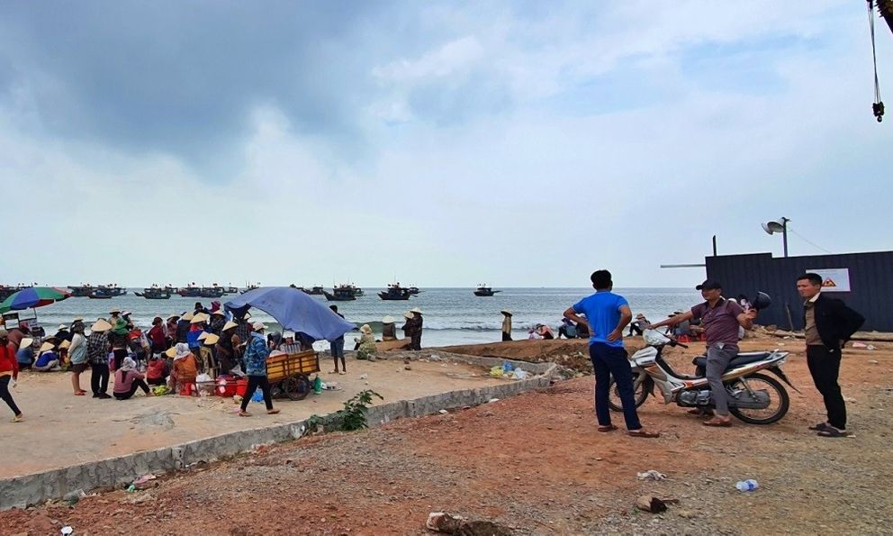 Điều tra việc lôi kéo nhiều trẻ em tham gia tụ tập phản đối xây cảng Long Sơn