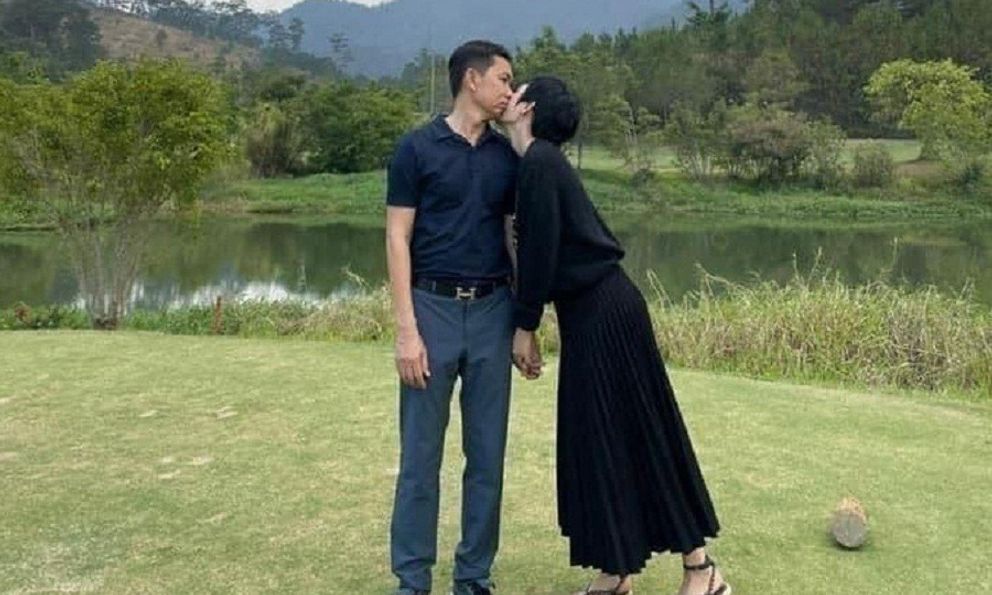 Người tung bộ ảnh thân mật của ca sĩ Hiền Hồ và đại gia U60 là