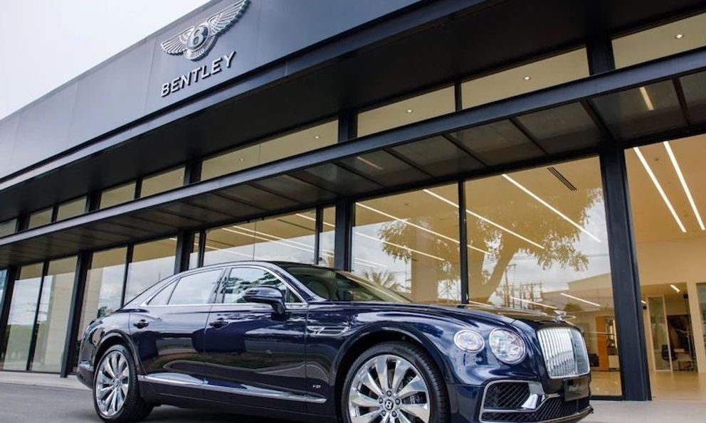 Bentley Flying Spur V8 First Edition nhập tư chào bán giá rẻ, “so găng” với xe chính hãng