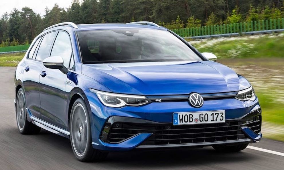 Volkswagen ra mắt thêm biến thể Golf R Wagon 2022: Xe hiệu năng cao mà nội thất rộng bất ngờ