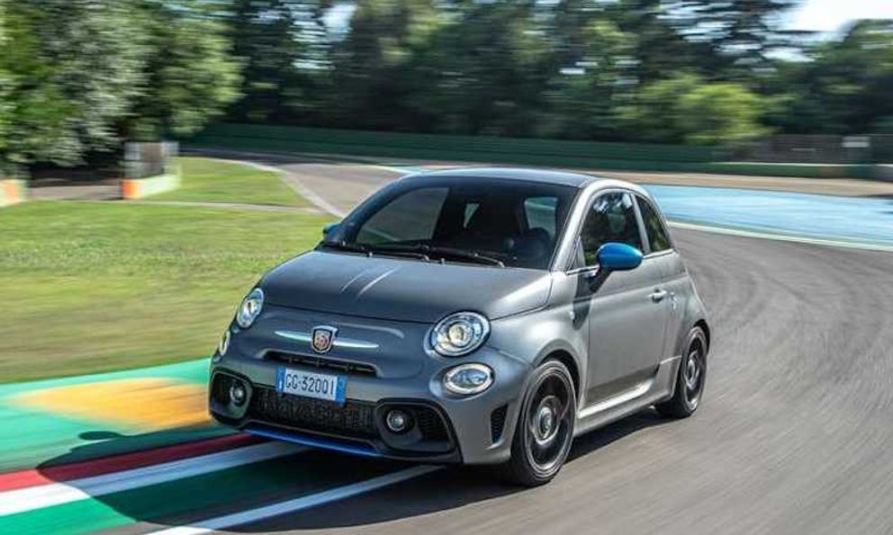 Abarth F595: phiên bản đặc biệt của Fiat 500 với công suất mạnh mẽ, khỏe khoắn hơn