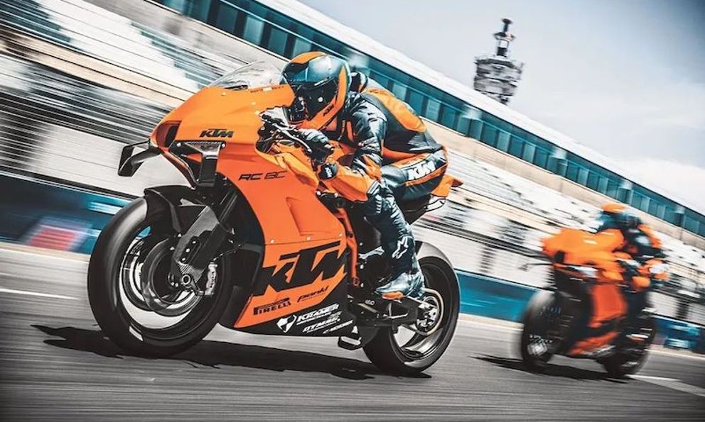 Siêu mô tô KTM RC 8C ra mắt, chiều lòng các tín đồ của KTM mơ về một chiếc supersport