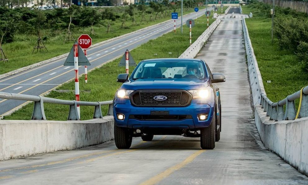 Về đại lý không lâu, Ford Ranger CKD tiến hành giảm giá sốc