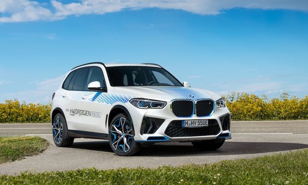 BMW “xanh hoá” SUV X5 bằng bản chạy mô-tơ điện, nhưng lại nạp nhiên liệu là hydro