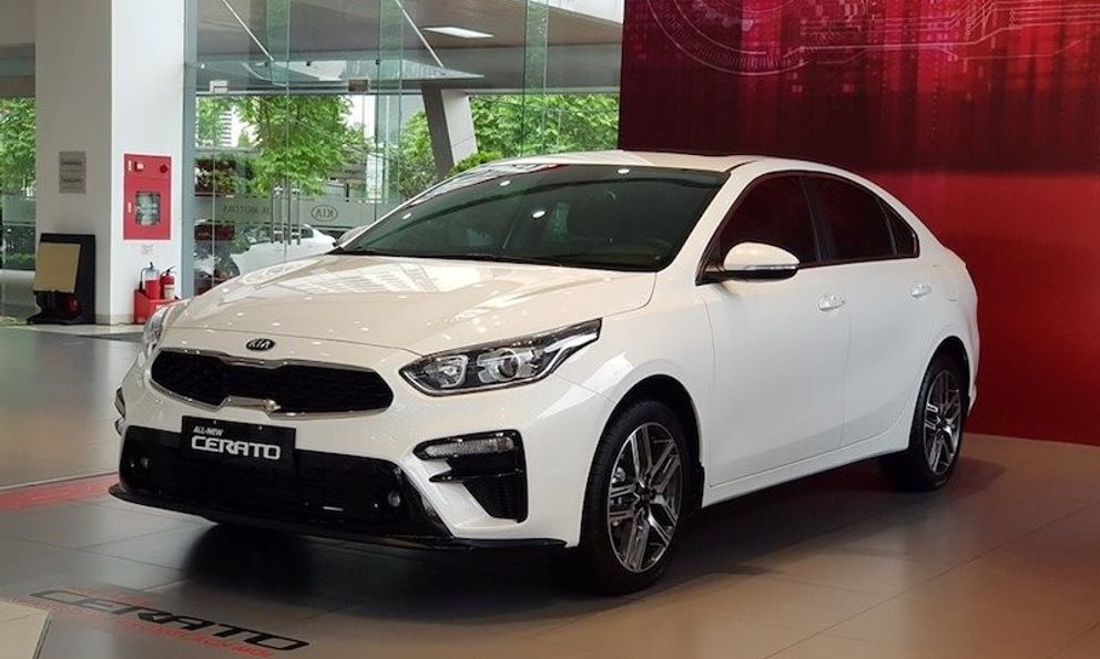 Cuộc chơi sedan hạng C: KIA Cerato vẫn khẳng định đẳng cấp, Hyundai Elantra chưa thể tìm lại vị thế