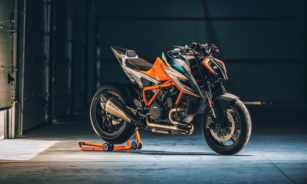 Vốn đã “khủng”, siêu naked bike KTM 1290 Super Duke R còn sắp có phiên bản “điên rồ” hơn nữa