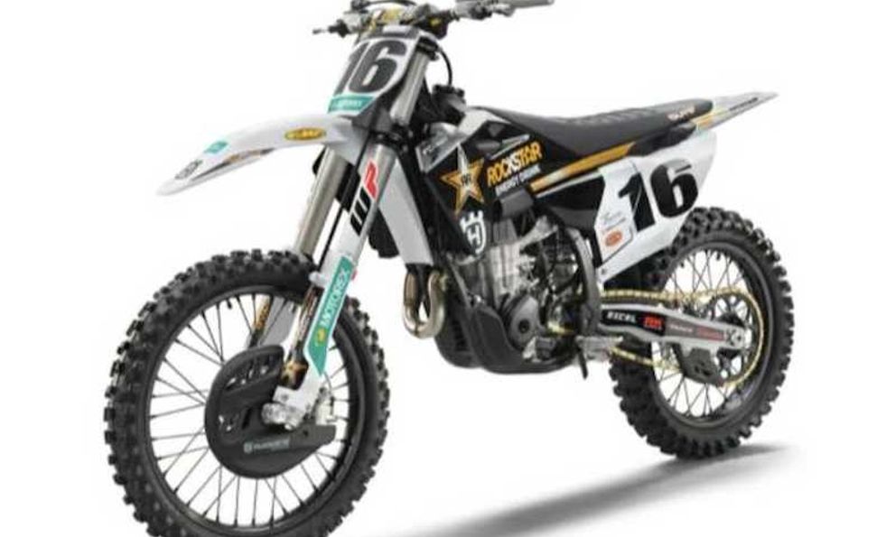 KTM và Husqvarna cùng lúc tung ra hai phiên bản Factory và Rockstar cho năm 2022