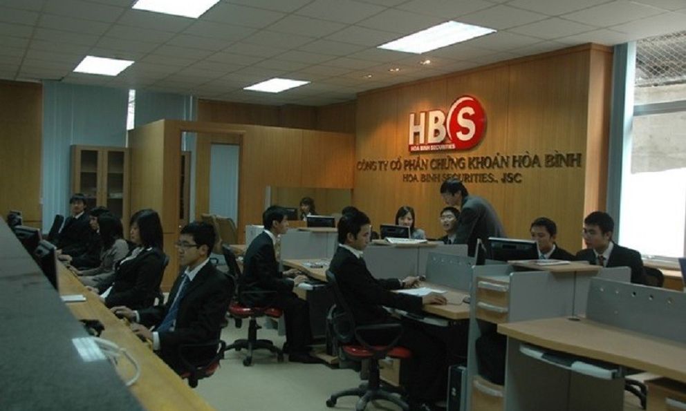 Thân thế bất ngờ của tân Chủ tịch Chứng khoán Hoà Bình mới chỉ 20 tuổi
